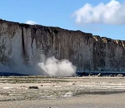 Dramatischer Klippensturz in der Normandie von Tourist gefilmt Einsturz_Klippe_ScreenYoutube