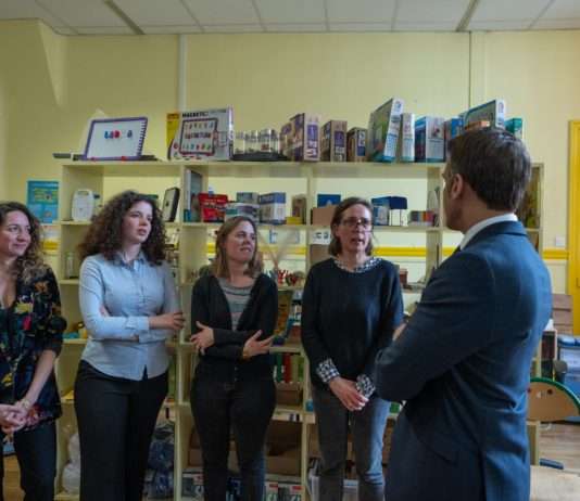 Bildungsreform im Rampenlicht: Macrons Pläne zur Lehrerausbildung Macron_Schule