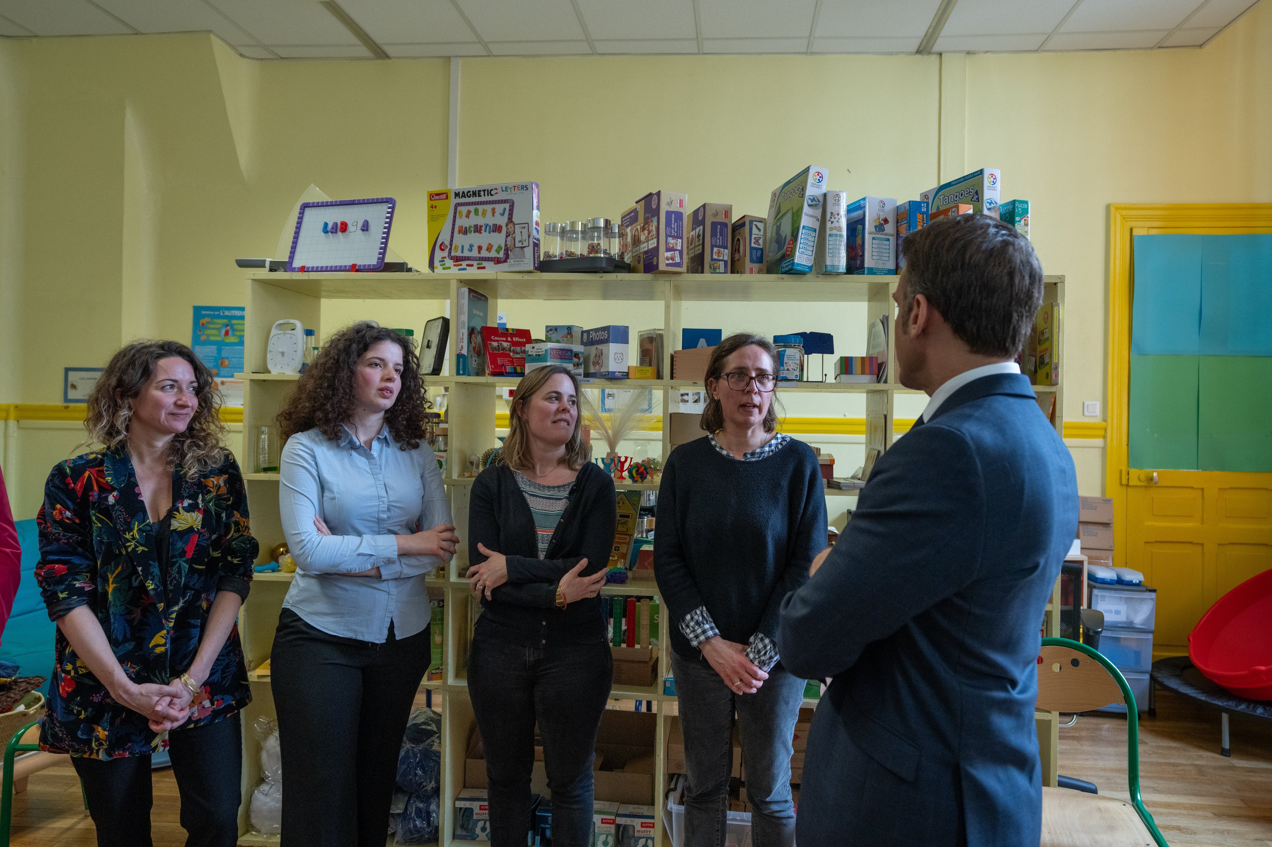 Bildungsreform im Rampenlicht: Macrons Pläne zur Lehrerausbildung
