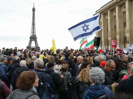 Solidarität in Paris: Demonstration fordert Freilassung von Geiseln des Hamas-Konflikts Demonstration_gegen_Hamas_Paris_ScreenX