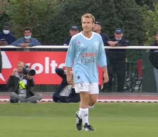 Emmanuel Macron auf dem Fußballplatz: Wie gut spielt der französische Präsident wirklich? Macron_Fussball_ScreenYoutube