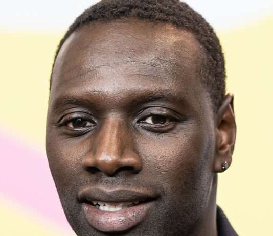 Omar Sy: Zwischen Licht und Schatten – Ein Blick hinter den Vorhang Omar_Sy_(2020)