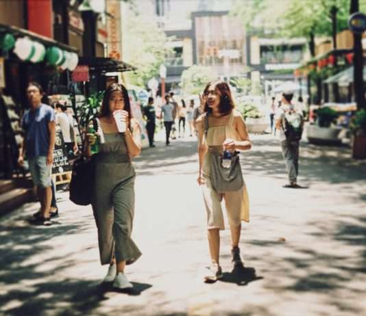 Die Kunst des Flanierens – Streifzüge durch französische Städte im Frühsommerglanz Flanieren_im_Frühling