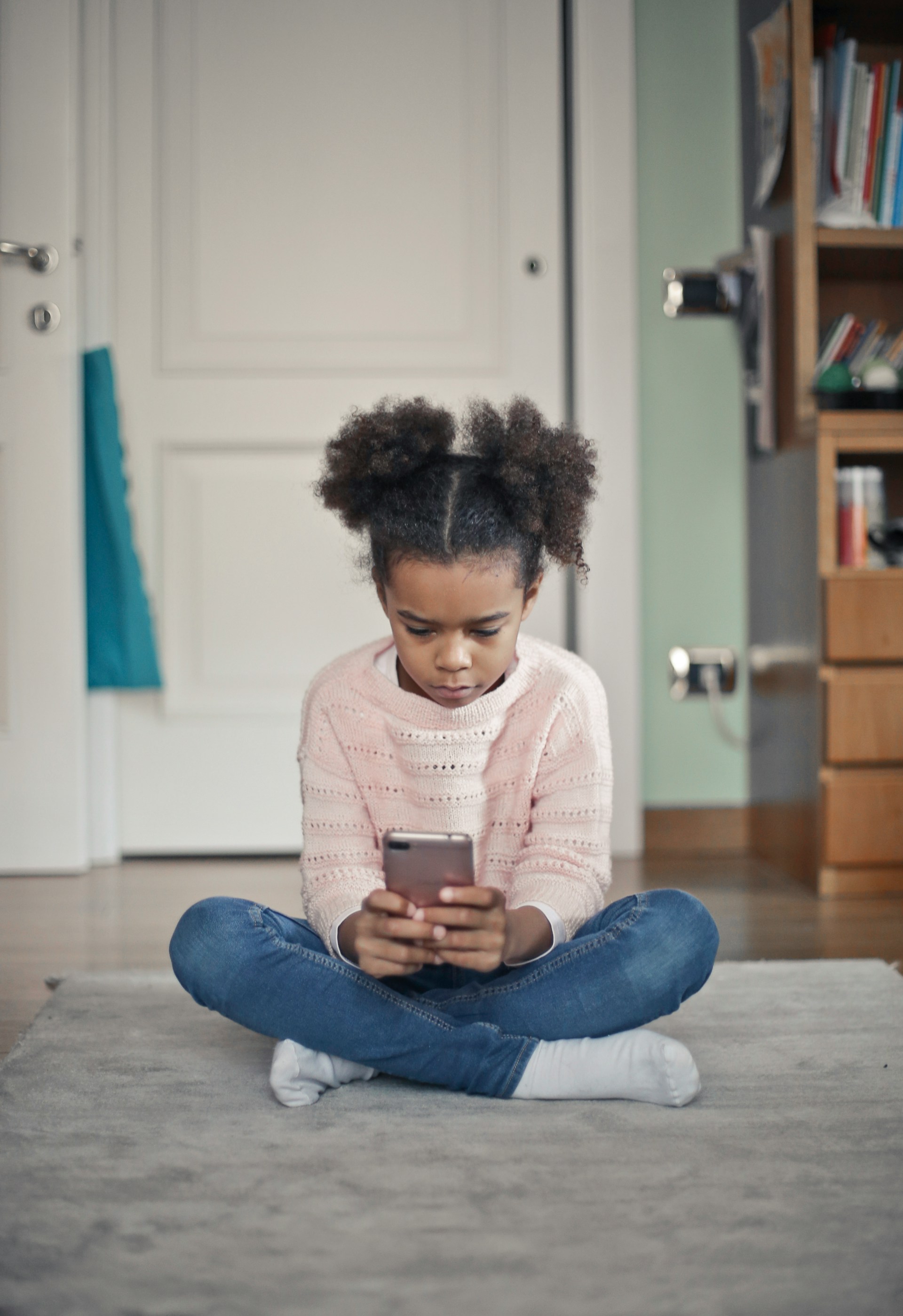 Digitale Kindheit unter Kontrolle – Frankreichs Pläne zur Einschränkung von Social Media für Minderjährige