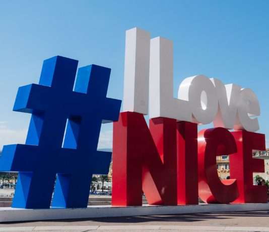 Entdeckungsreise in Nizza: Ein Spaziergang durch Geschichte und Kultur Nizza_Hashtag