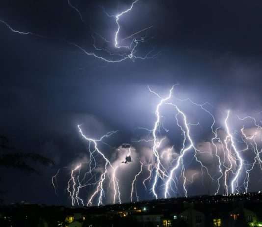 Feuer vom Himmel: Wie ein Super-Gewitter die Côtes-d’Armor erschütterte Blitze_Gewitter
