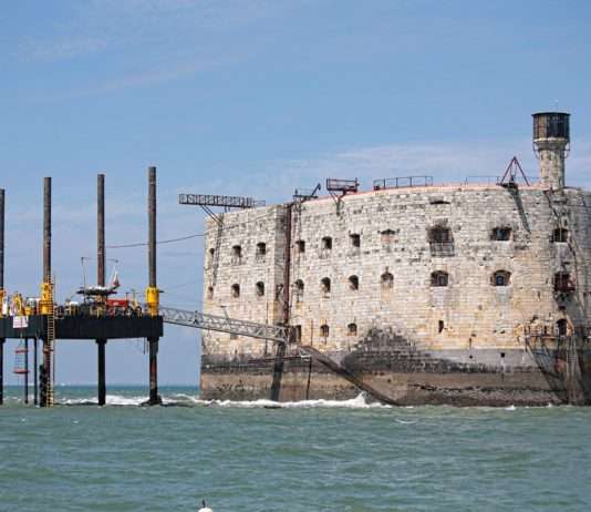 Fort Boyard: Das steinerne Flaggschiff wankt – zwischen Ruhm und Ruin fort-boyard