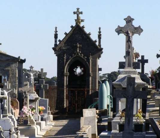 Zerschlagung eines Netzwerks von Friedhofsdieben in Frankreich Friedhof