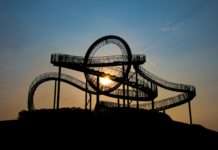 Adrenalin pur: Europas Vergnügungsparks setzen auf immer spektakulärere Attraktionen Achterbahn