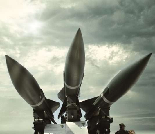 Editorial: Abrüstung in Zeiten der Abschreckung – Europas sicherheitspolitische Gratwanderung Raketen