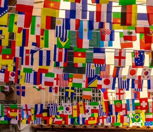 Bordeauxs Fahnenfabrik im Olympiafieber Flaggen