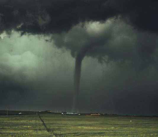Wenn der Himmel plötzlich wirbelt: Tornados über Frankreich – ein Wetterphänomen auf dem Vormarsch Tornado_Sturm