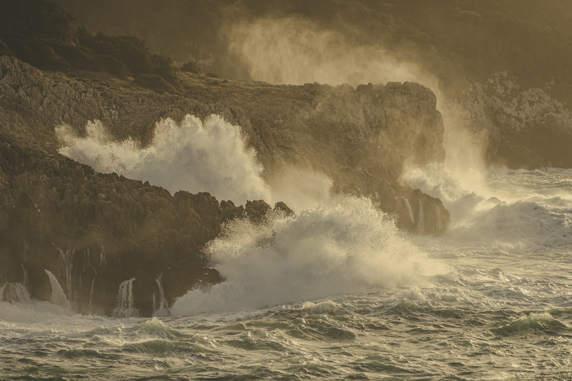 Sturm Ingrid tritt auf der Stelle – und trifft das Finistère mit voller Wucht