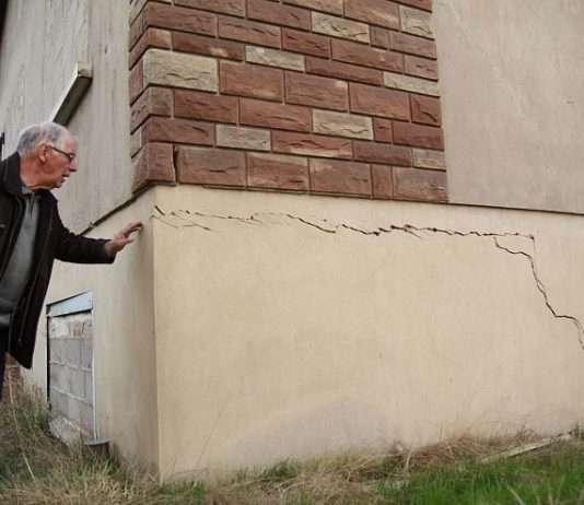Moselle: Die schiefen Häuser von Rosbruck – Wie Bodenabsenkungen den Menschen das Leben schwer machen Risse_Haus