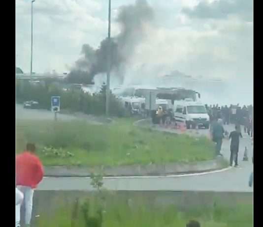 Autobahn-Schlacht vor dem Finale der Coupe de France: OL- und PSG-Fans geraten aneinander Fans_Kampf_A1_ScreenX