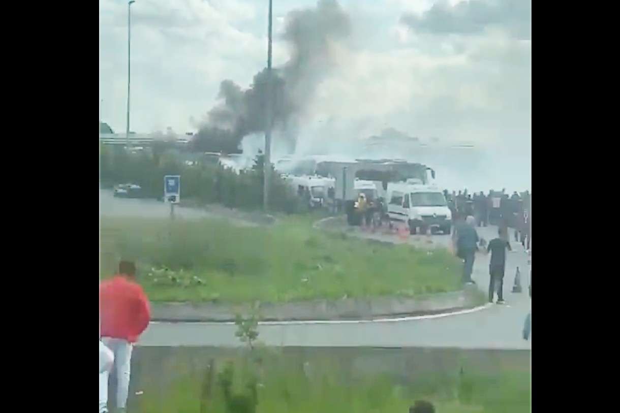 Autobahn-Schlacht vor dem Finale der Coupe de France: OL- und PSG-Fans geraten aneinander