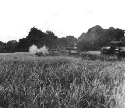 70 Jahre Schlacht von Diên Biên Phu: Ein Wendepunkt in der kolonialen Geschichte French_M24s_atr_Dien_Bien_Phu