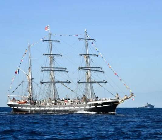 Olympische Flamme erreicht Marseille: Ein spektakulärer Empfang mit 1.024 Booten Dreimaster_Belem