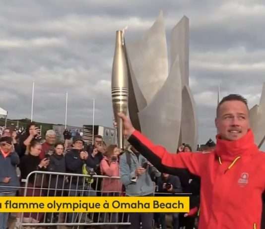 Paris 2024: Die Olympische Flamme erreicht die Strände der Normandie OmahaBeach_ScreenFI