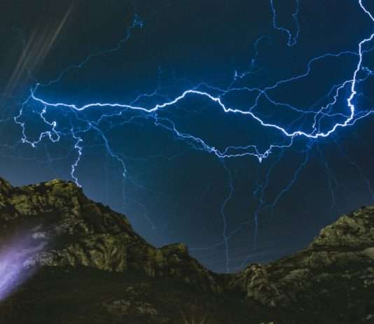 Gewitterinferno im Südosten: Ein Toter, sechs Verletzte – Frankreich im Sturm der Extreme Blitze_Gewitter