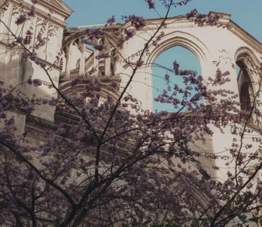 Caen: Ein Spaziergang durch Geschichte und Kultur Caen