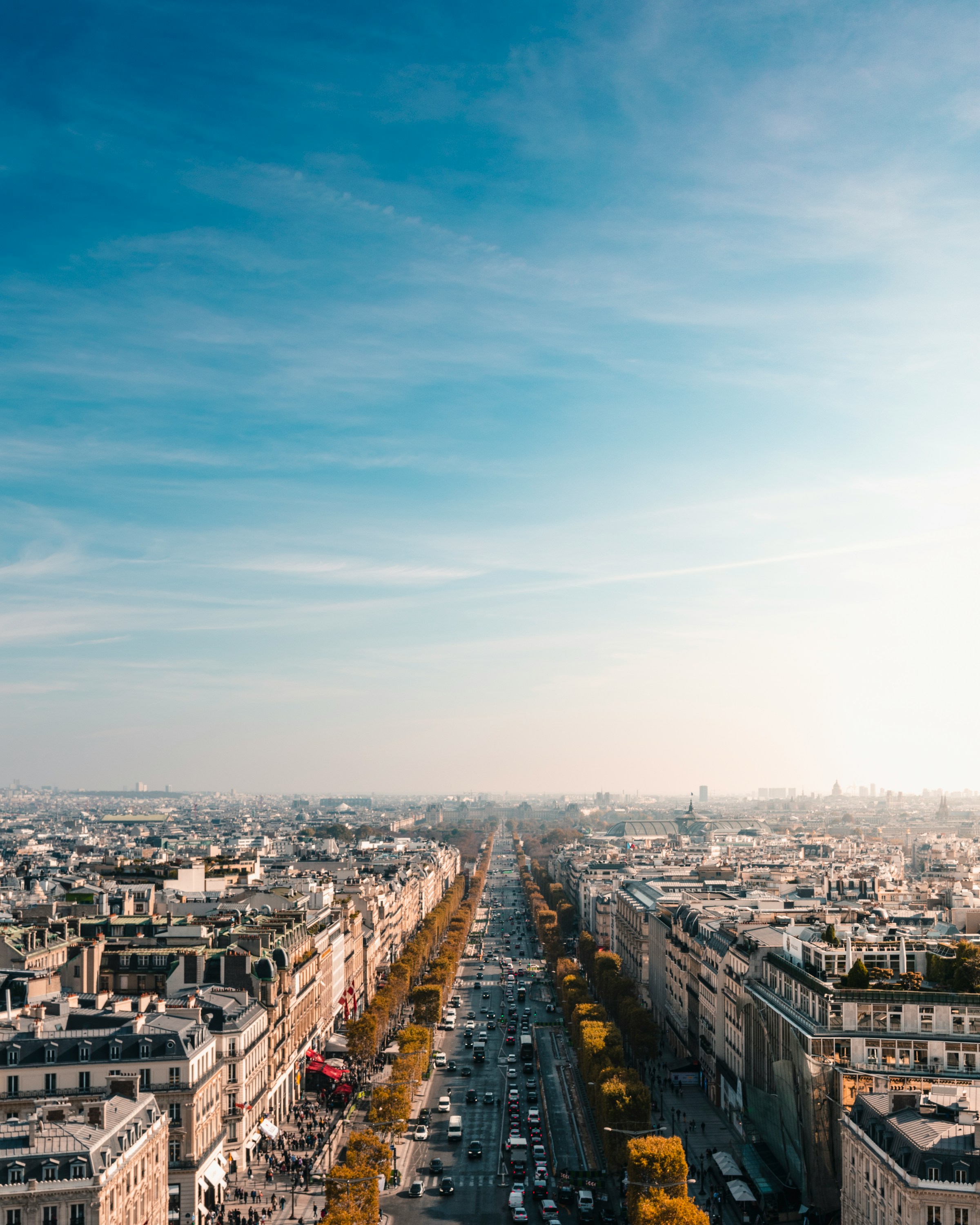 Champs-Élysées: Vom kulturellen Hotspot zum Luxusparadies