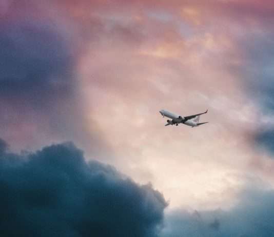 Notlandung nach Hagelsturm: Airbus A320 schwer beschädigt Flugzeug_Gewitter