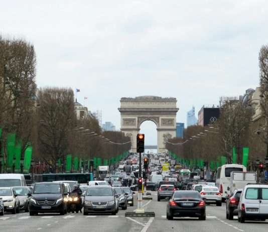 Frankreichs Städte im Wandel – Auf dem Weg zur autofreien Metropole Champs-Elysees_Verkehr