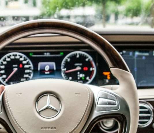 Ab dem 1. Juli: Neue Autos erkennen Verkehrszeichen und warnen vor zu schnellem Fahren KI_im_Auto