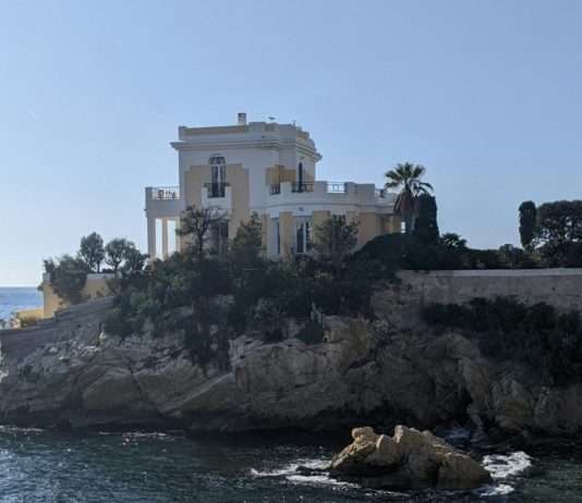 Adressänderungen in Frankreich – was soll sich ändern? Haus_Meer