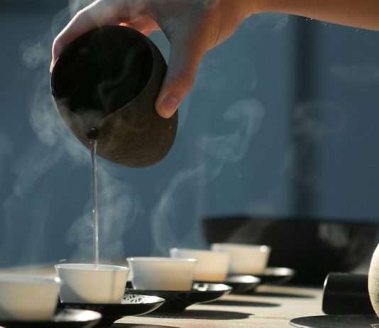 Internationaler Tag des Tees: Ein Hoch auf das goldene Gebräu! Tee