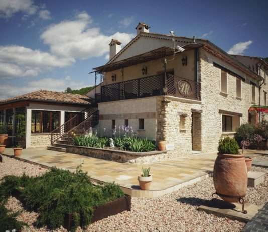 Achtung Hausbesitzer: 150 Euro Strafe drohen bei fehlender Immobilienmeldung in der Steuererklärung Villa_Immobilien