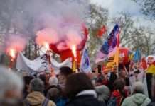 Generalstreik am 2. Oktober 2025: Kraftprobe zwischen Regierung und Gewerkschaften Demonstration