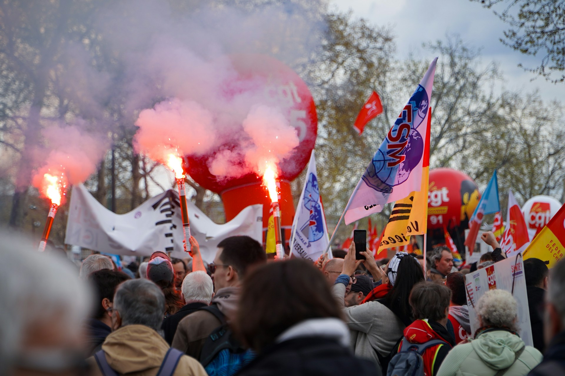 Festlich und familiär: Erwartungen an die 1. Mai-Demonstrationen in Frankreich