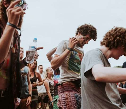 Rave-Party im Naturschutzgebiet: Ausnahmezustand in der Drôme Rave-Party