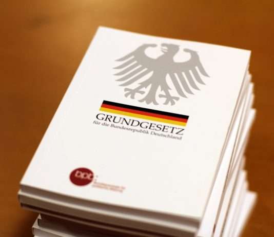 Editorial zum Tag des Grundgesetzes: Ein Blick aus Frankreich Grundgesetz