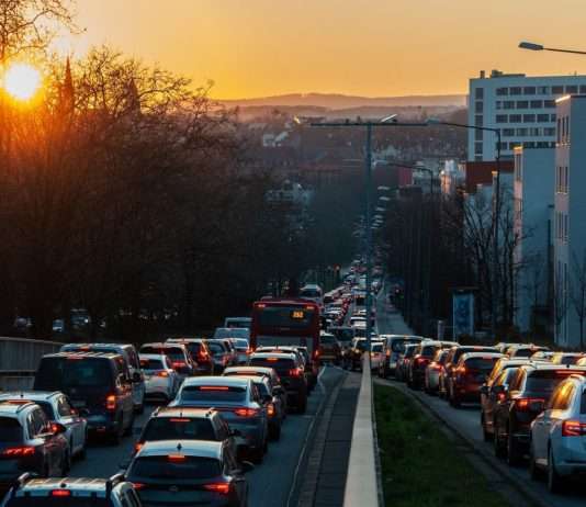 Lärm- und Luftverschmutzung in französischen Ballungsräumen: Ein Vergleich mit Deutschland Verkehr_Stadt