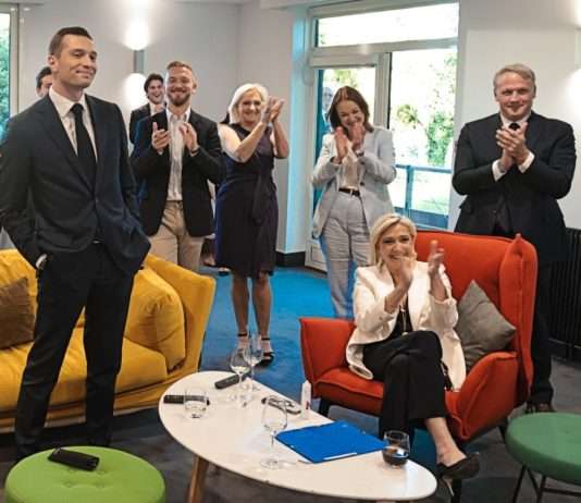Freude und Aufbruchstimmung: RN-Militanten feiern Auflösung des französischen Parlaments Bardella_Marine-Le-Pen_ScreenX
