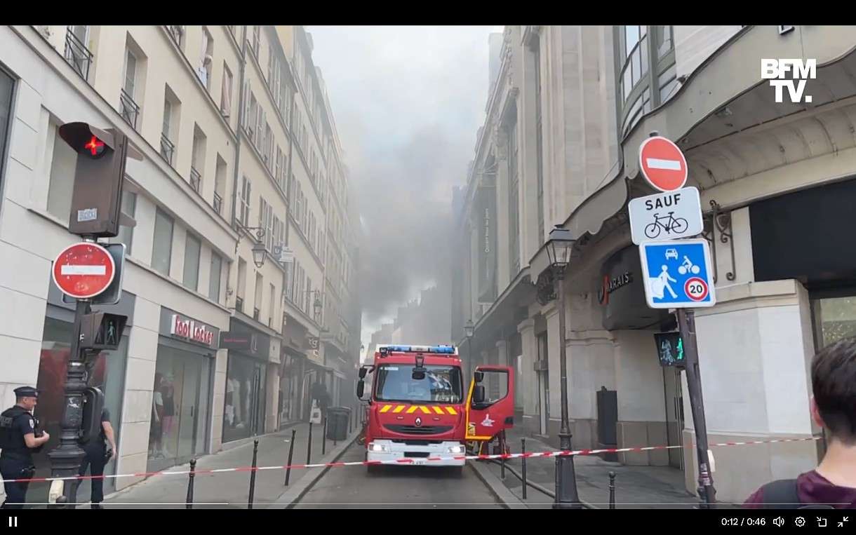 Großbrand in Paris: Fünf Feuerwehrleute verletzt, eine Person vermisst