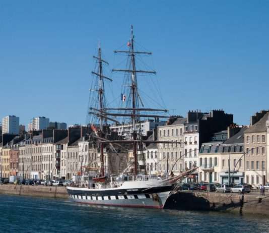 Cherbourg: Maritimes Juwel der Normandie Cherbourg_Hafen