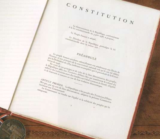 Die französische Verfassung und die aktuelle Bedrohung von rechts Constitution