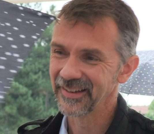 Die Freiheit der Kunst in Gefahr: Französische Autoren gegen die extreme Rechte Franck-Thilliez