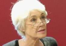 Abschied von Françoise Hardy: Ein Rückblick auf eine unvergleichliche Karriere Françoise_Hardy_2012_c-1