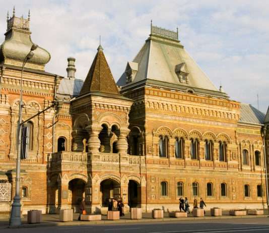 Propagandakampagne in Moskau: Französische Soldaten mit Nazi-Kollaborateuren verglichen Franz-Botschaft-Moskau