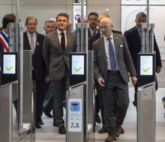 Parlamentswahl 2024: Emmanuel Macron an allen Fronten Macron_Einweihung_Metro