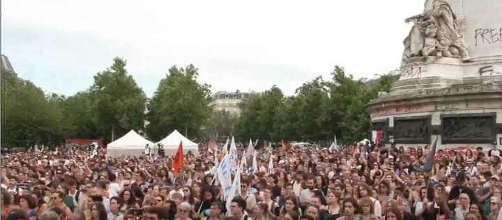 Paris steht auf: Tausende protestieren gegen den Aufstieg der Rechten