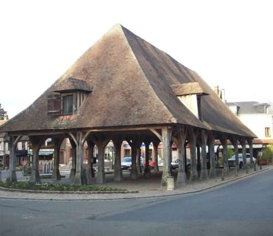 Lyons-la-Forêt: Im Herzen der Normandie Halles_de_Lyons-la-Forêt