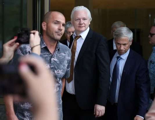 Julian Assange ist frei: Sorge um seine Gesundheit überschattet die Freude Julian-Assange_ist_frei_ScreenX