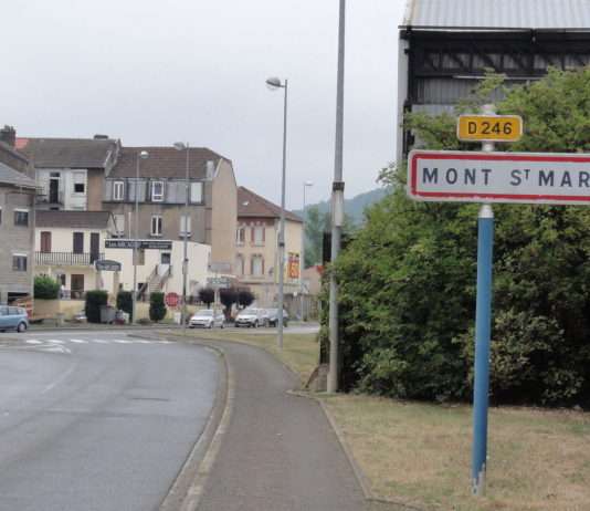 Mont-Saint-Martin: Eine Stadt kämpft um ihren Versicherungsschutz Mont-Saint-Martin_(Meurthe-et-Moselle)_city_limit_sign
