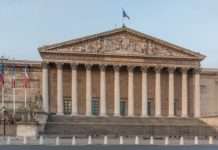 Frankreichs Haushaltskrise auf Zeit – Wie der Budgetentwurf für 2026 zur Nagelprobe für Regierung und Parlament wird Palais-Bourbon_Nationalversammlung